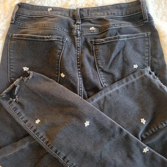 Abercrombie & Fitch Black High Rise Super Skinny Ankle Daisy Embroidered Jeans 4 - Picture 4 of 7